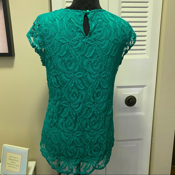 🛑SOLD🛑Adiva Short Sleeve Lace Top Kelly Green - Picture 4 of 8